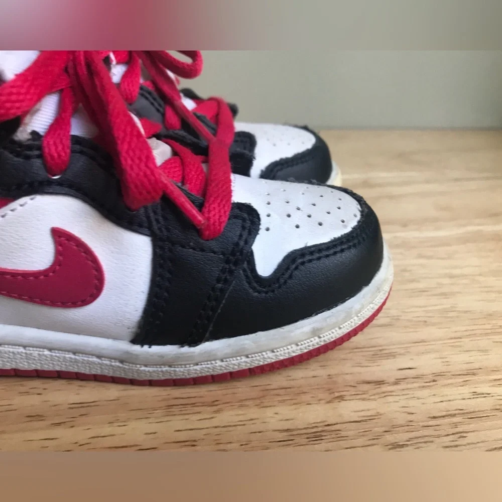 Jordan 1 High-Top Sneaker Red And Black Kids Size: US Toddler 7C EUR 23.5 CM 13